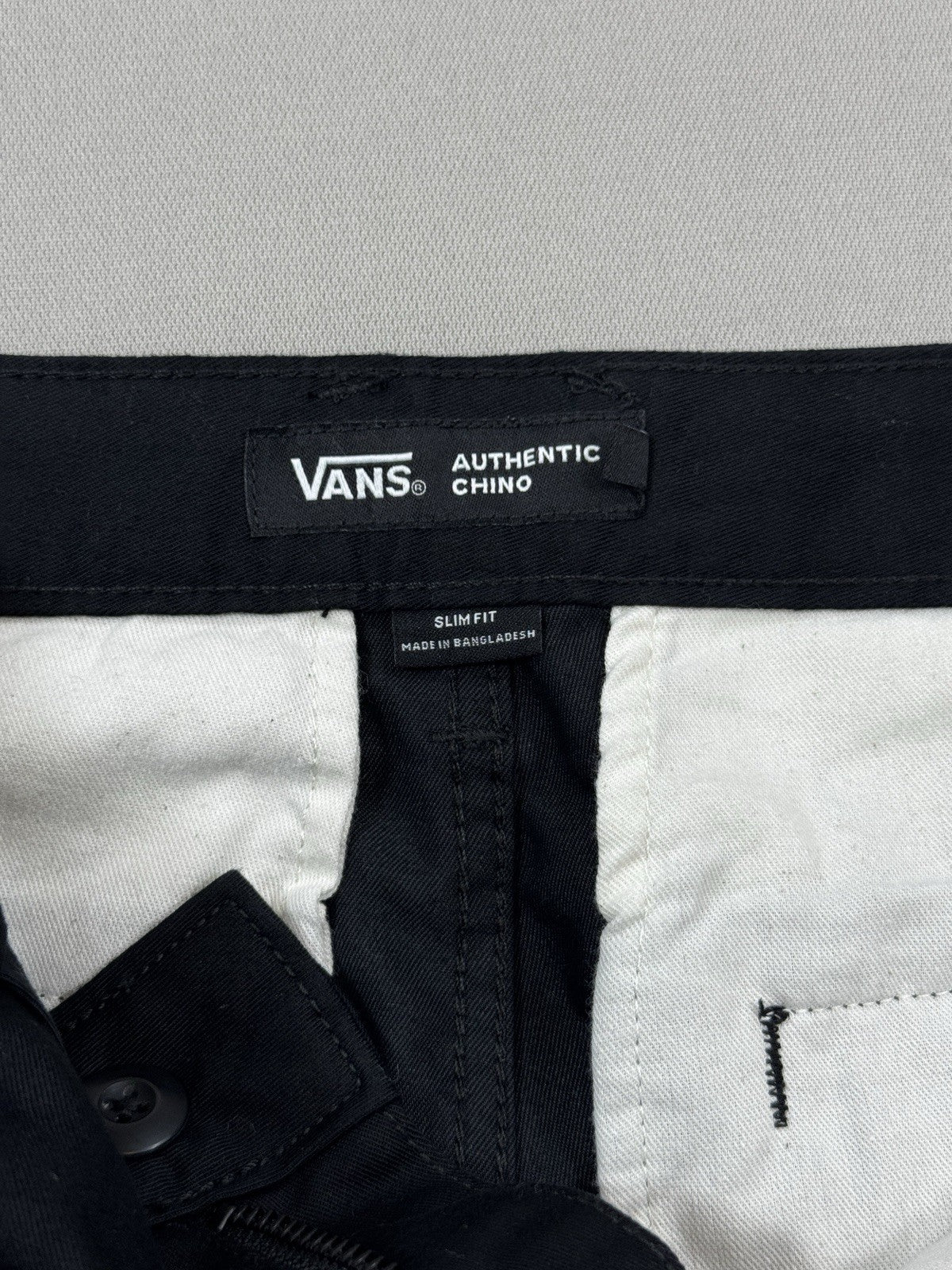 NWT Vans Authentic Chino Pants Off The Wall mens Size 28 Black Slim Fit Grunge