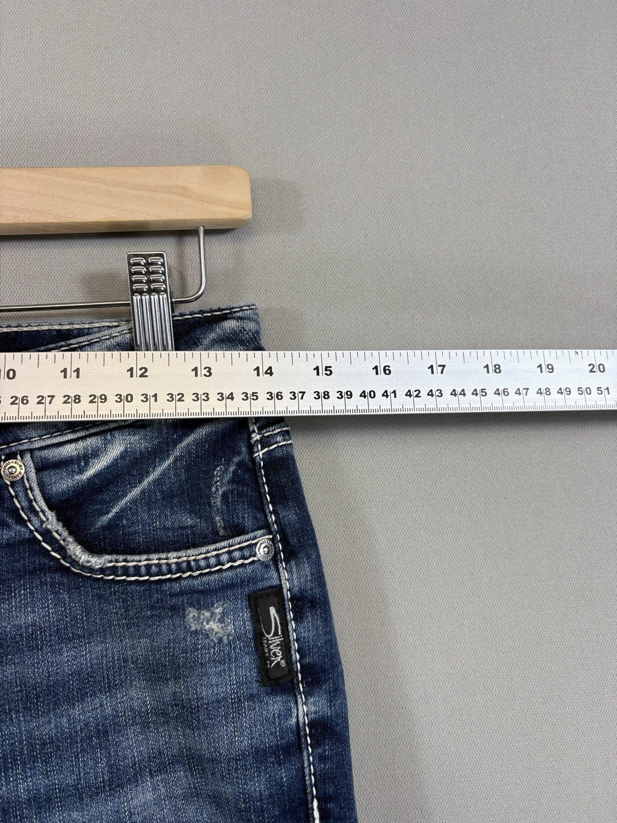 Silver Jeans Co Avery Slim Boot Jeans Womens Size 26x37 Blue Denim Ripped