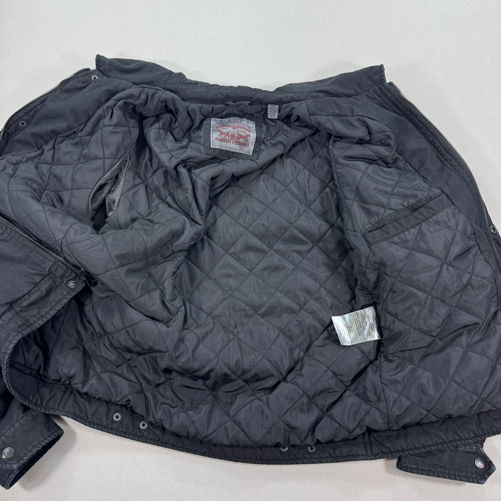 Levi's Washed Cotton Trucker Jacket Quilted Lined mens Small Black Button Down