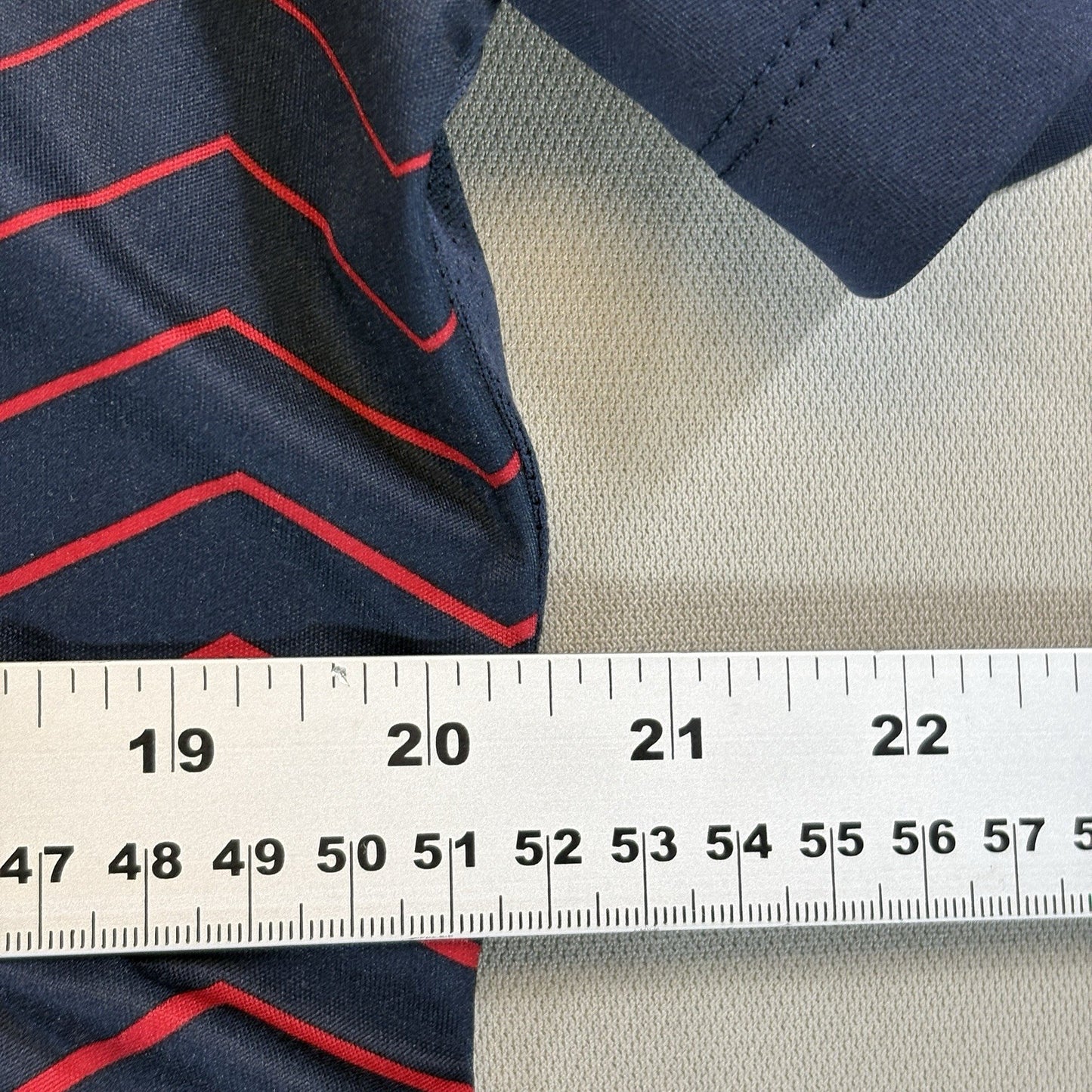 Vintage Nike Arsenal mens Training Jersey Fly Emirates Mens Small