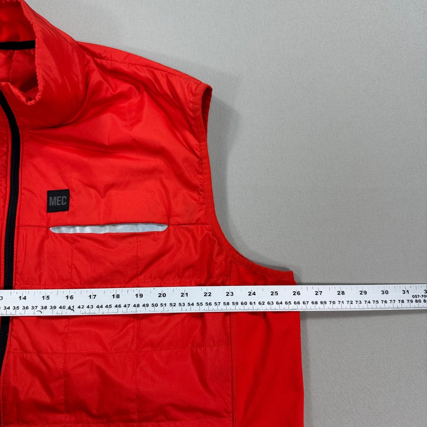 MEC Kingslet Puffer Vest Mens 2XL Orange Quilted Full Zip Insulated Outdoor