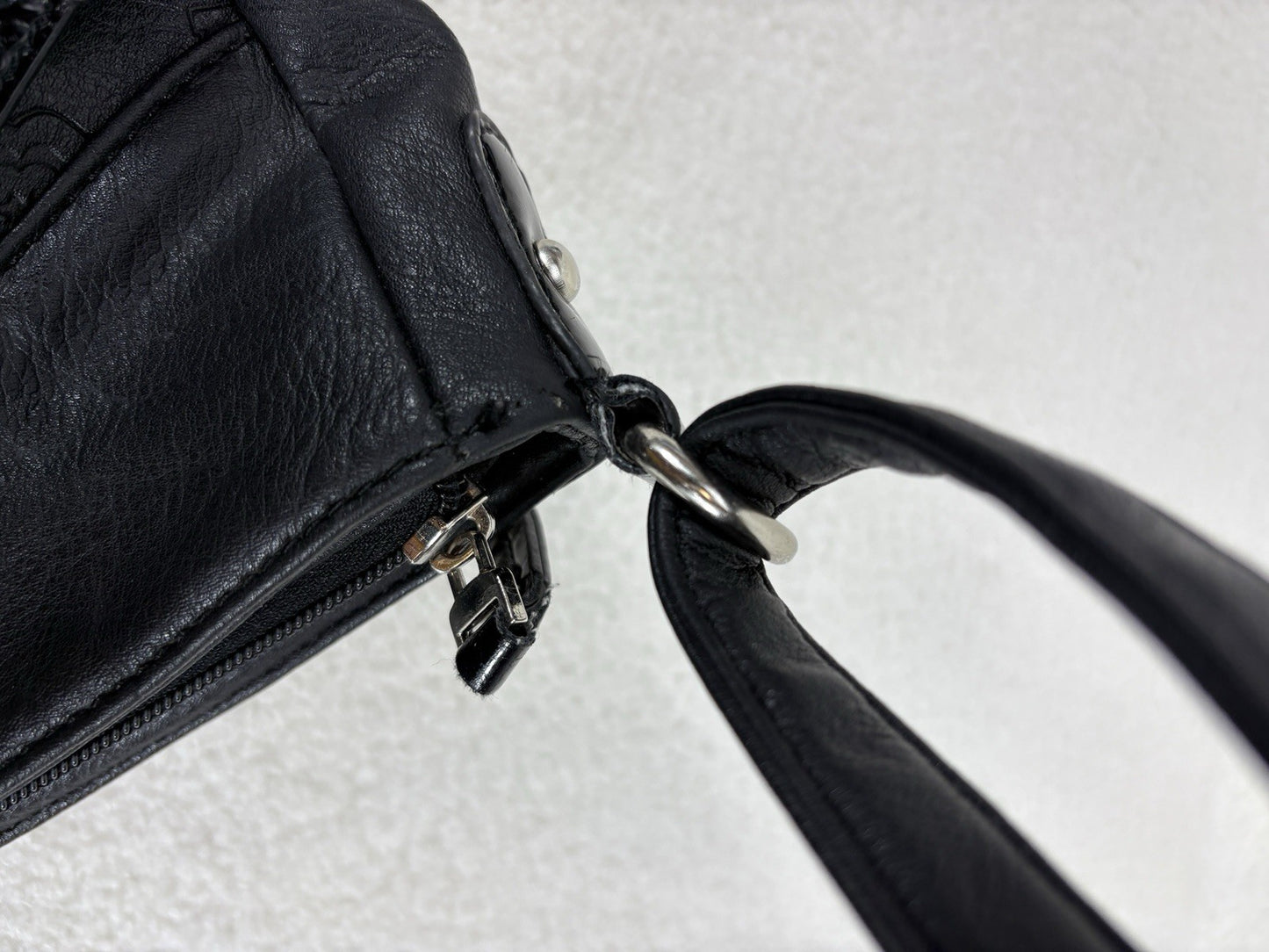 Vintage GUSSACI Black Handbag Full Zip Adjustable Leather