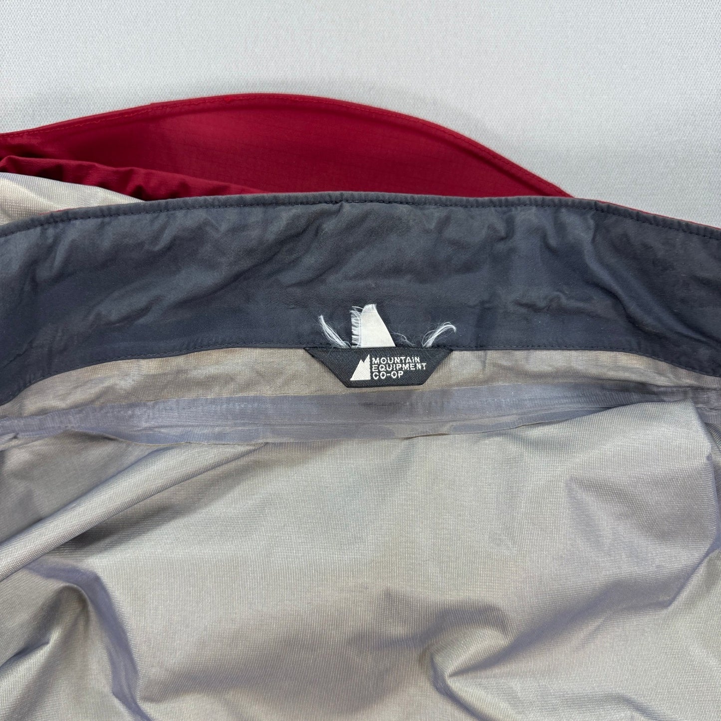 Vintage MEC Mountain Equipment Jacket Gore Tex Hooded Zip Pockets mens 2XL Red