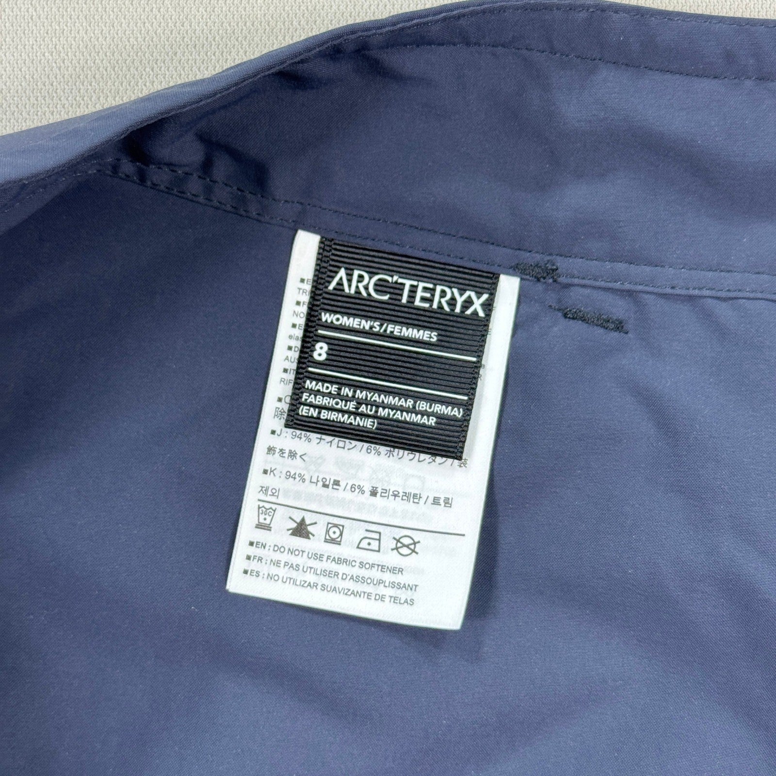 Arc'teryx Gamma Capri Pants Womens Size 8 Navy Blue Lightweight Straight Leg