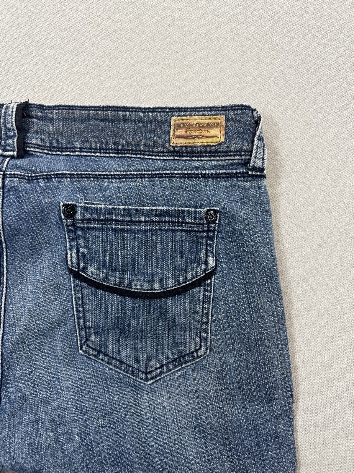 Levi's Signature Bootcut Jeans Womens Size 14 Blue Denim Medium Wash Low Rise