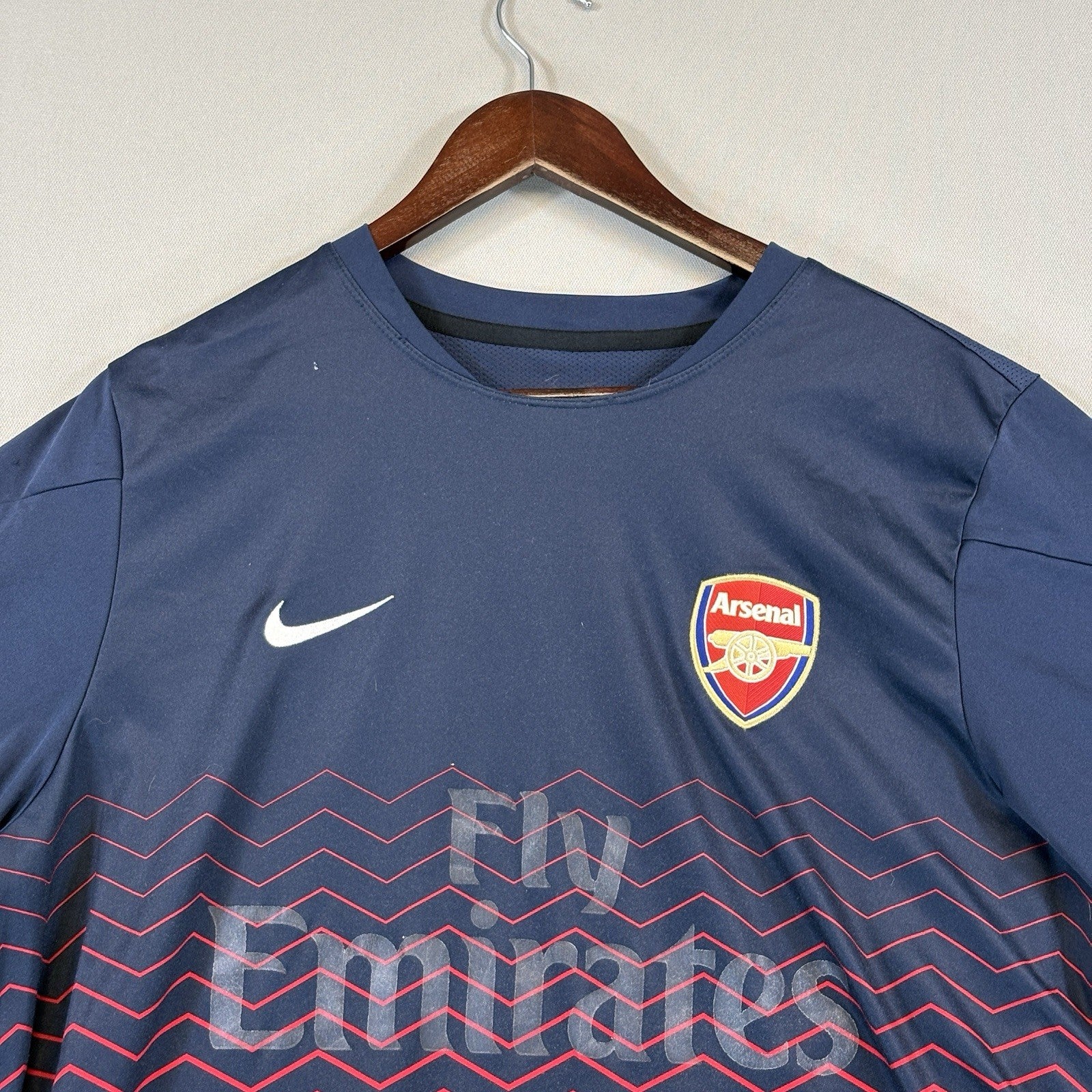 Vintage Nike Arsenal mens Training Jersey Fly Emirates Mens Small