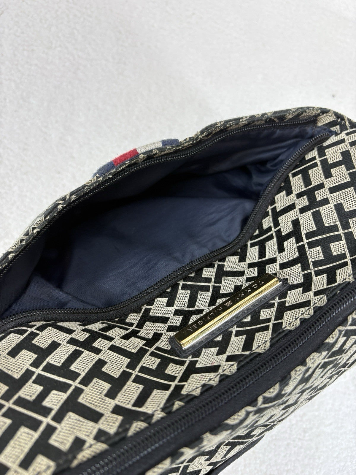 Tommy Hilfiger Mira Signature Logo Print Womens Shoulder Bag