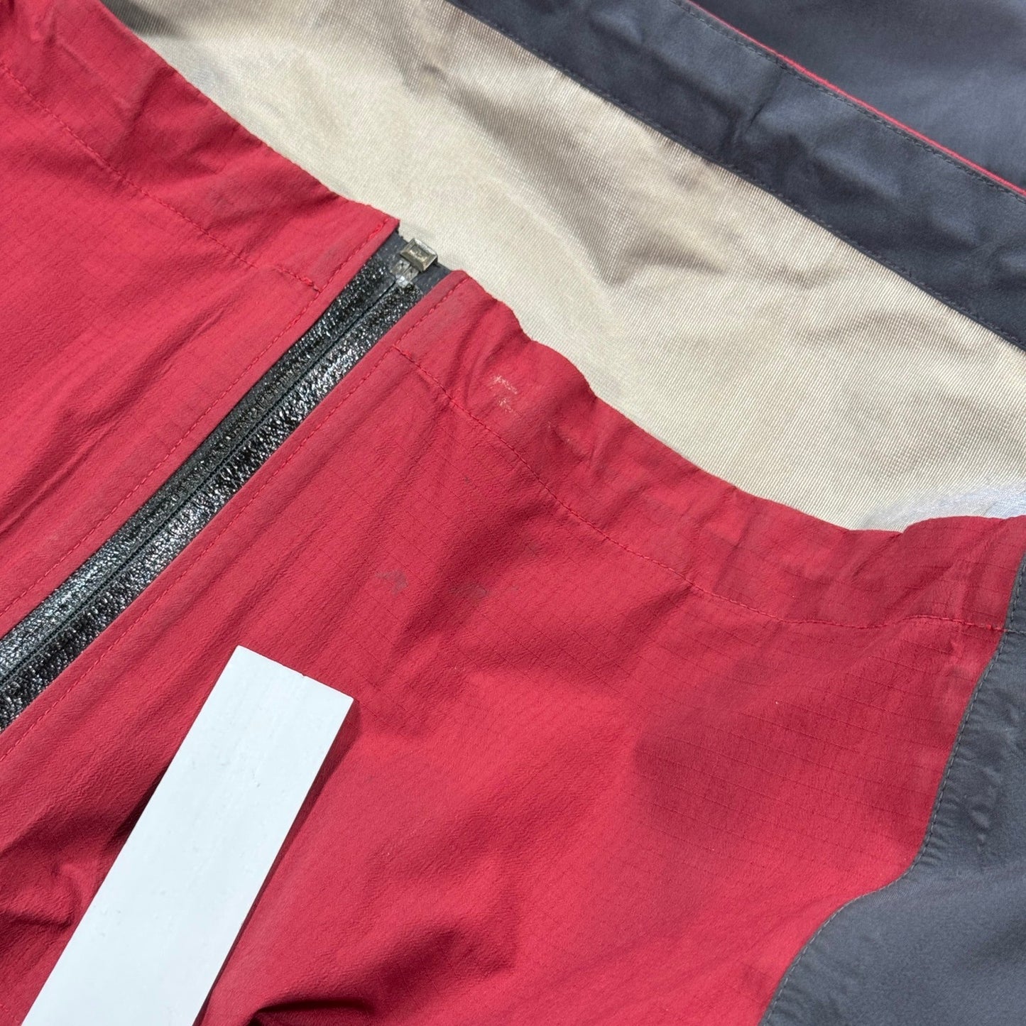 Vintage MEC Mountain Equipment Jacket Gore Tex Hooded Zip Pockets mens 2XL Red