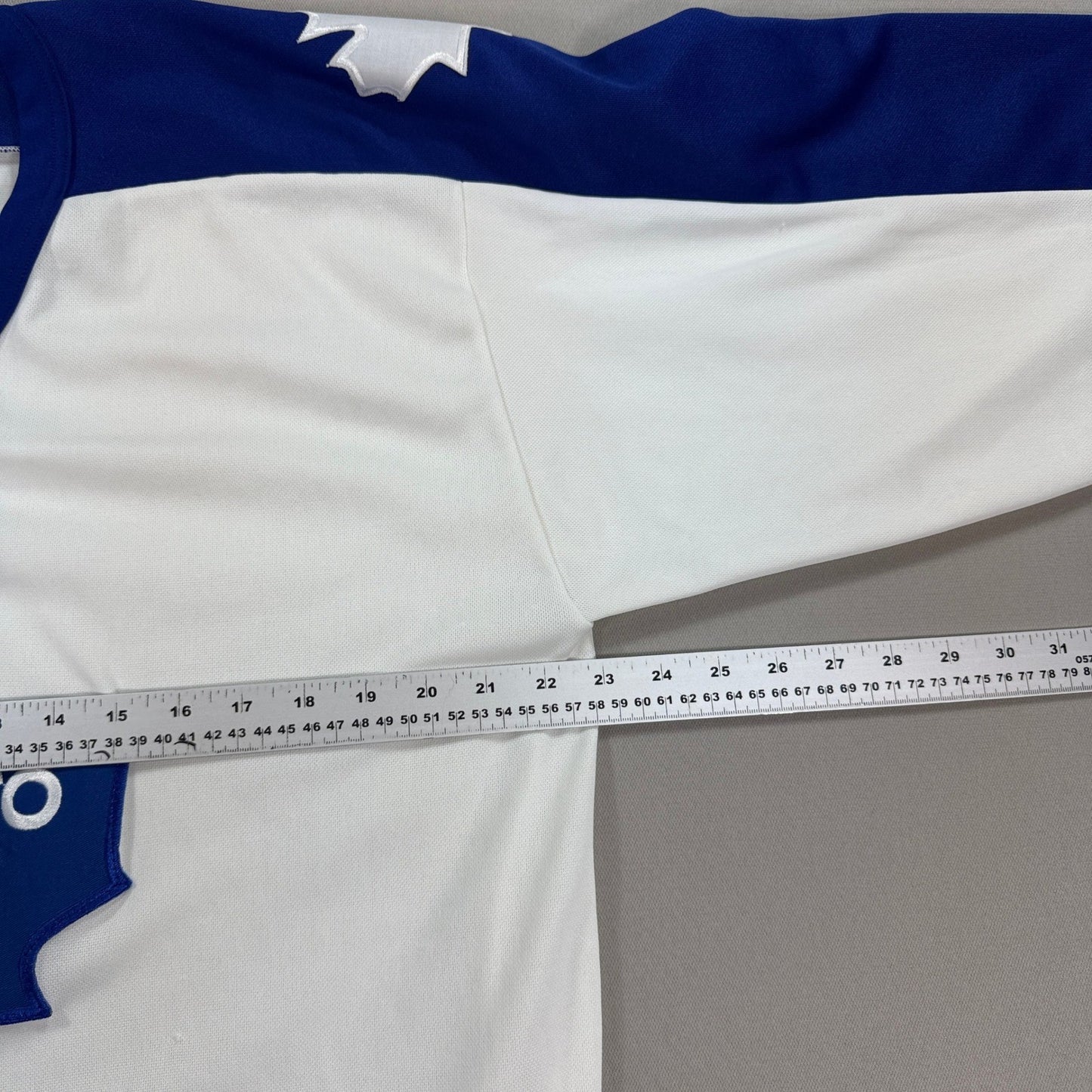 VTG Toronto Maple Leafs CCM Hockey Jersey mens Large Blue White NHL Classic