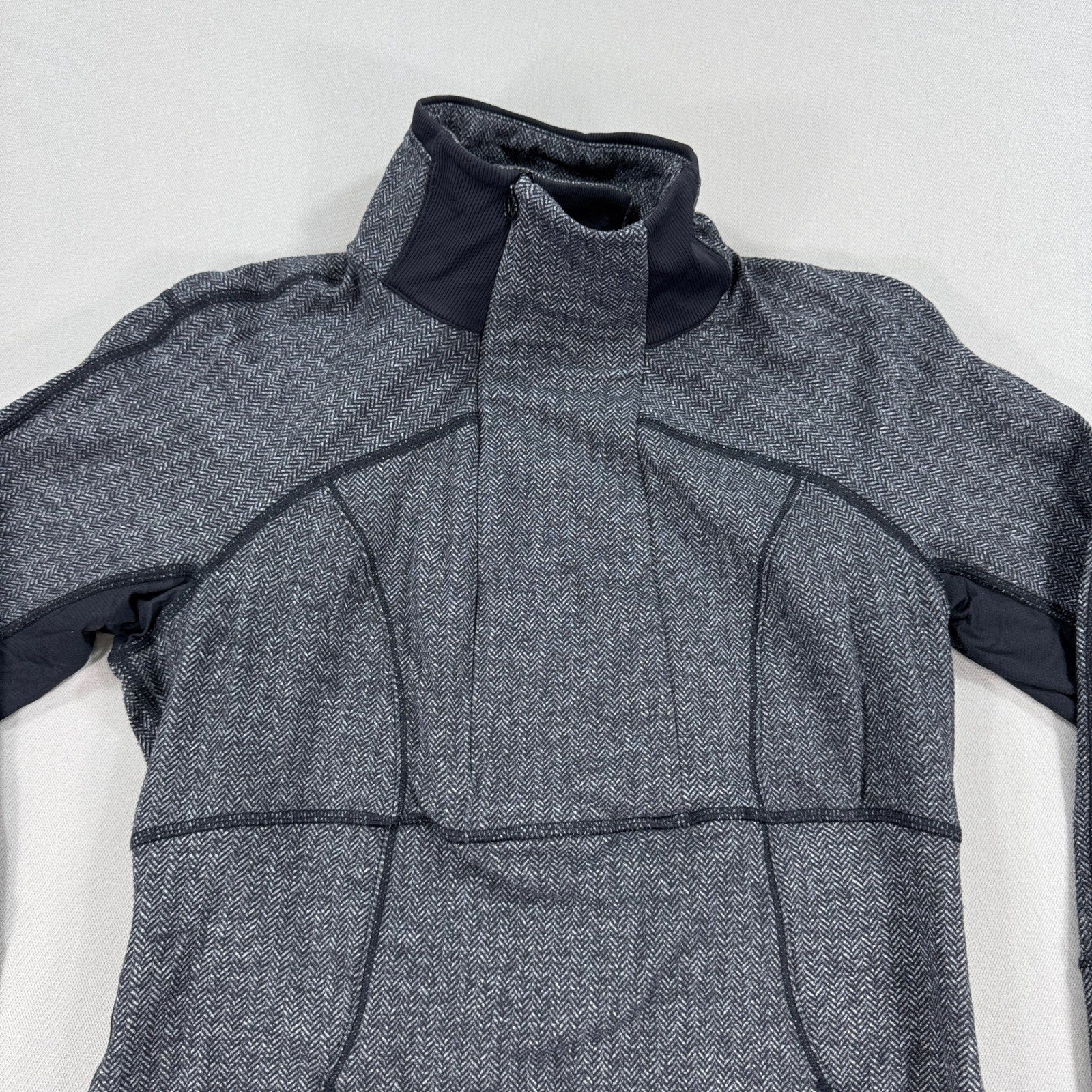 Lululemon Base Runner Jacket Womens Size 8 Gray Black Herringbone Zipped Pockets
