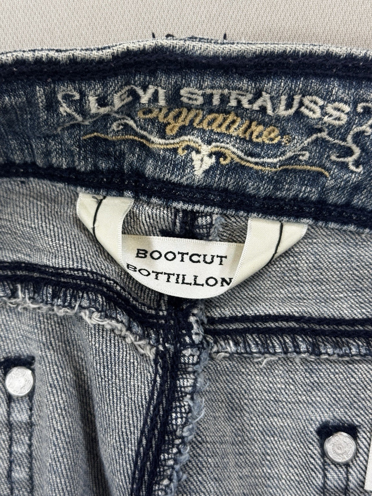 Levi's Signature Bootcut Jeans Womens Size 14 Blue Denim Medium Wash Low Rise