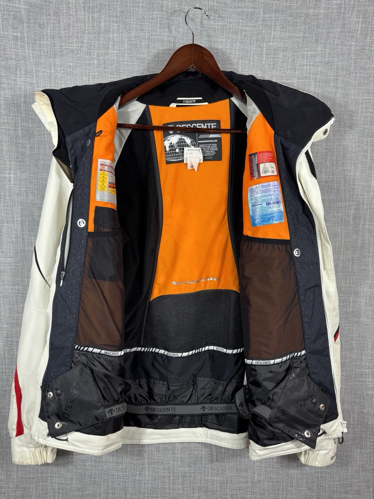 Vintage Descente Ski Snow Jacket Mens Ion Bodies Titan Thermo Airdrive White L