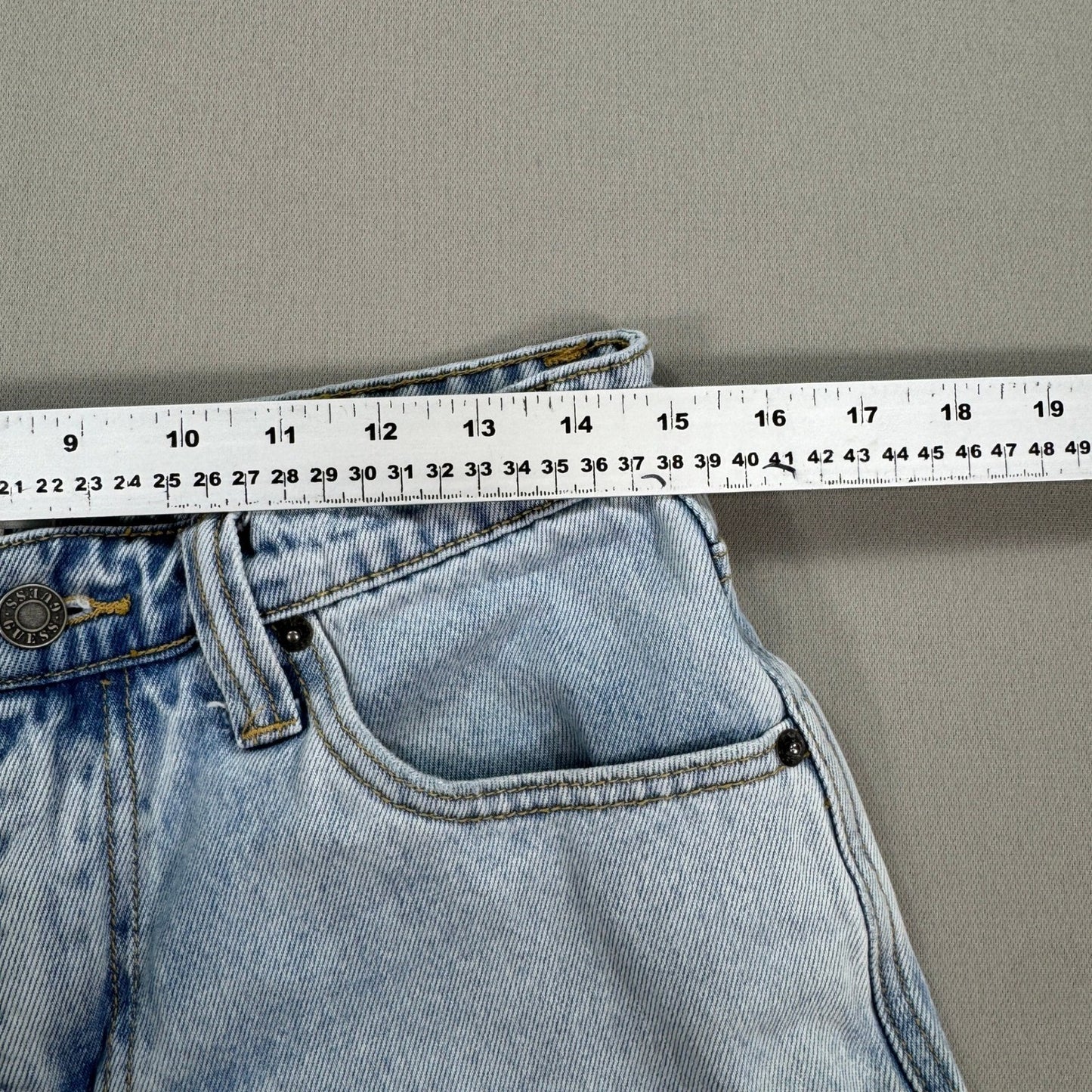 Guess Originals Carpenter Jean Shorts mens Sz 29 Denim Raw Hem Light Wash Baggy