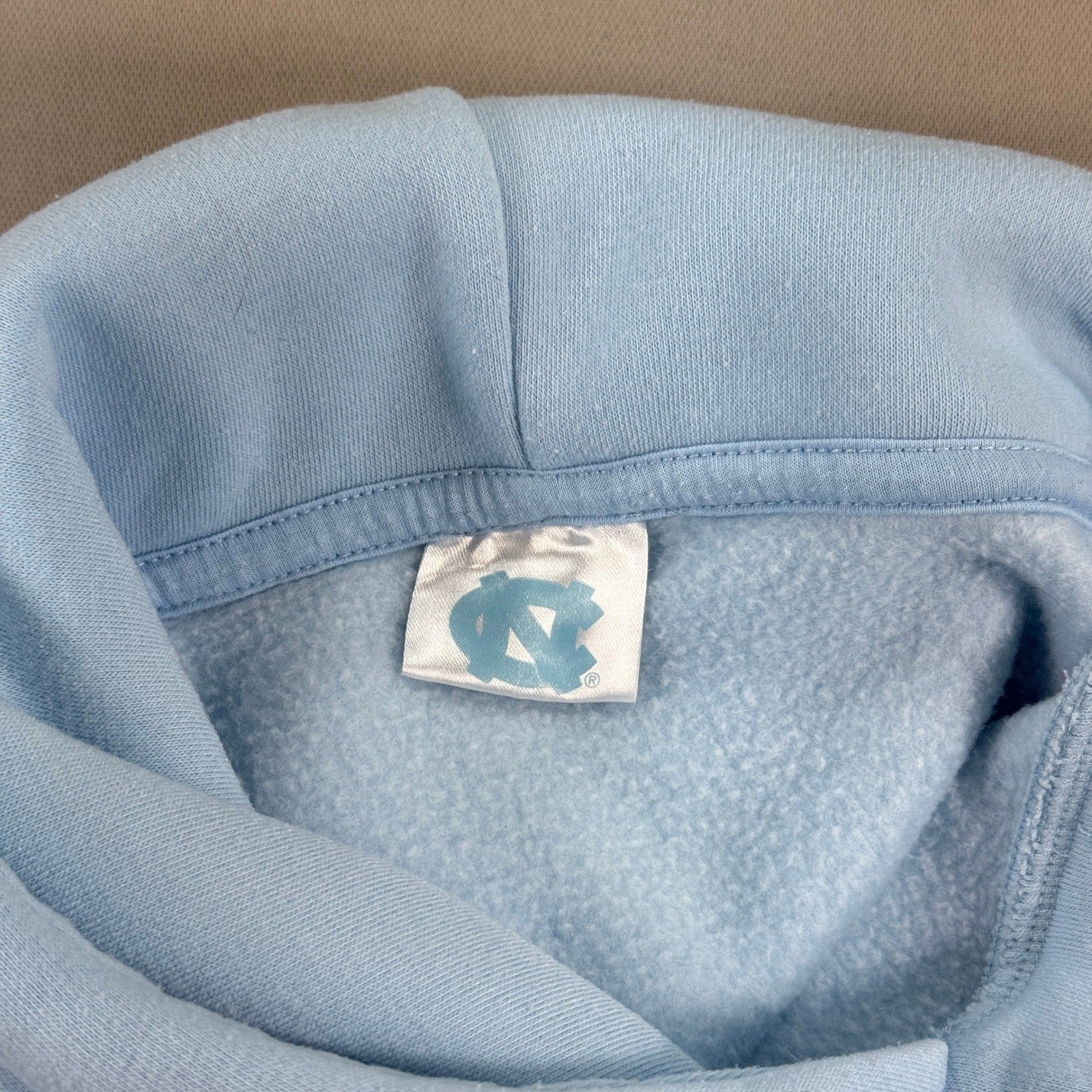 VTG University of Carolina Tar Heels NCAA Hoodie mens Large Light Blue Pullover
