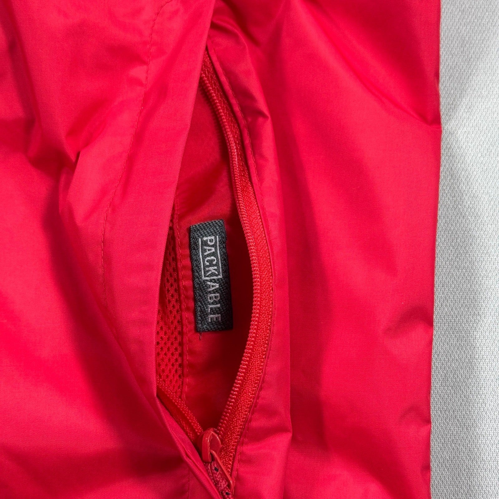 Columbia Manchester United Rain Jacket mens 2XL Red Packable Full Zip Hooded