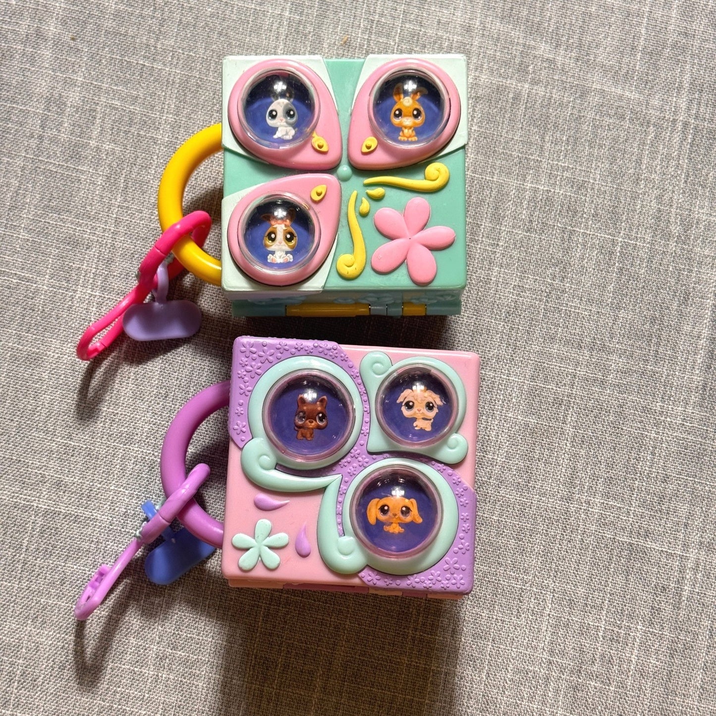 2 PCS Littlest Pet Shop LPS Teeniest Tiniest Mini Pop-Up Bunny Playset 2 Bunnies