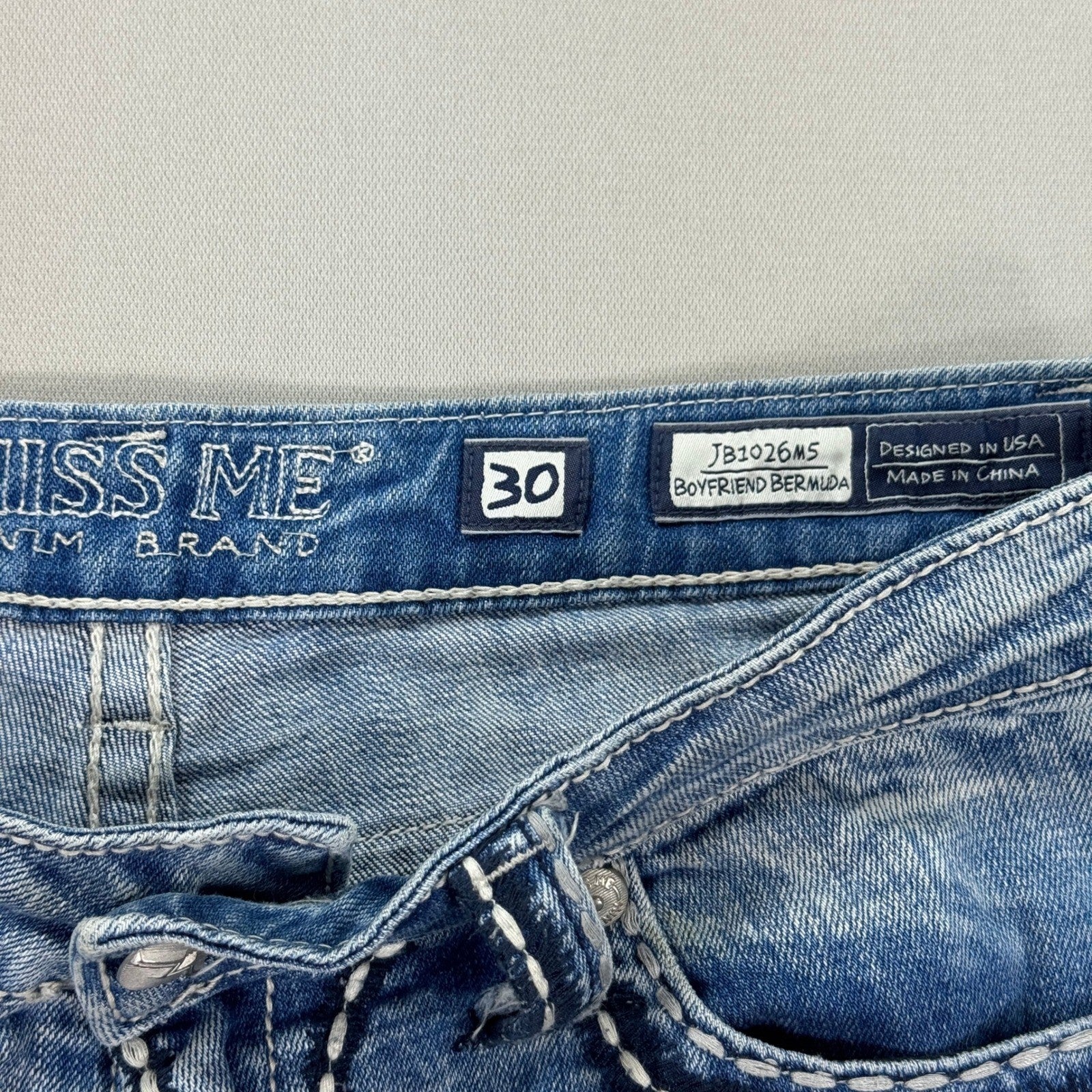 Miss Me Shorts Boyfriend Bermuda Denim Womens Size 30 Blue Embellished Pockets
