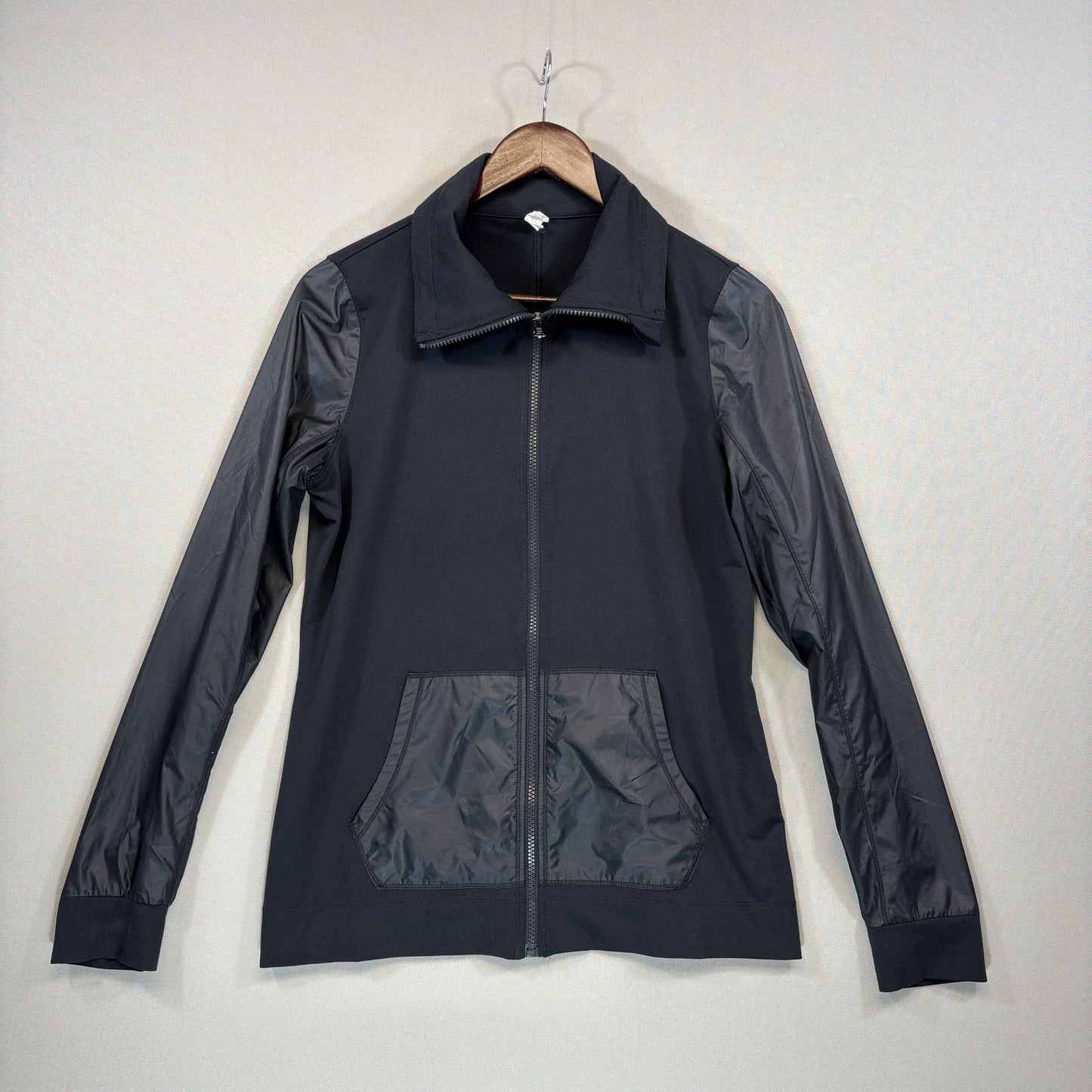 Under Armour Womens Medium  Black Full Zip Jacket Activewear Fitted