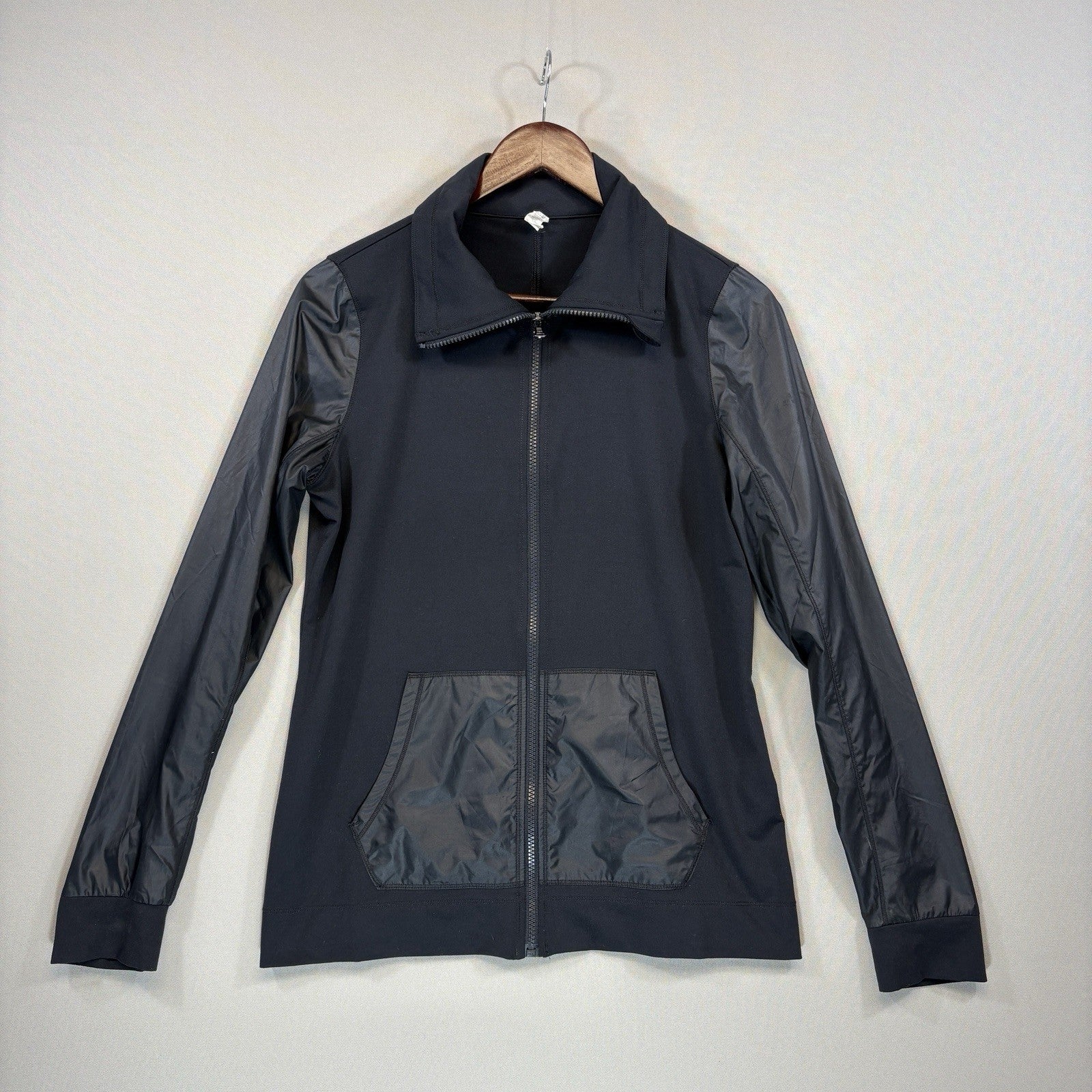 Under Armour Womens Medium  Black Full Zip Jacket Activewear Fitted