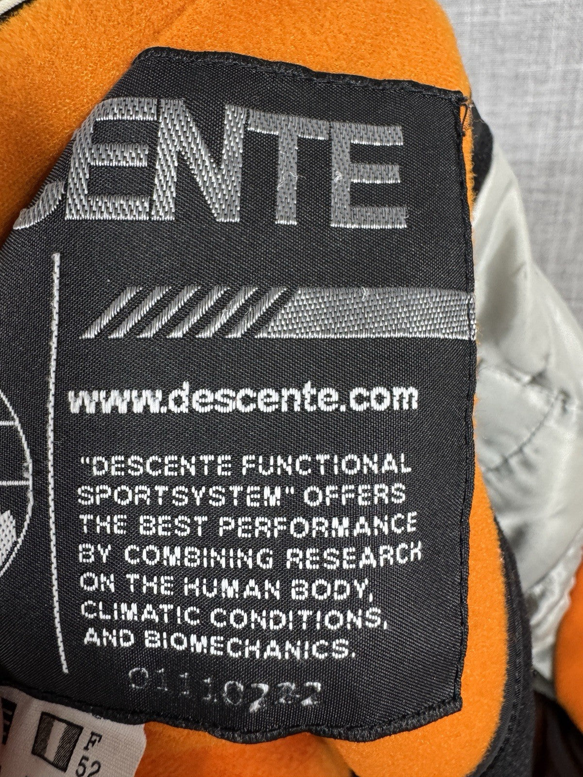 Vintage Descente Ski Snow Jacket Mens Ion Bodies Titan Thermo Airdrive White L