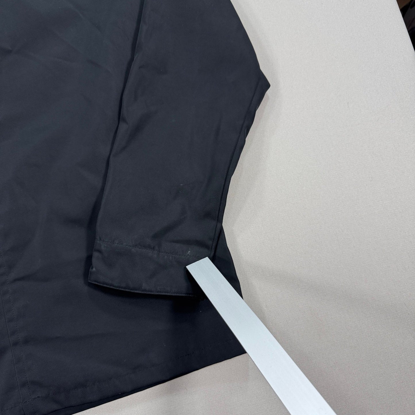 Lacoste Insulated Jacket Stow Away Hood Mens 50/4(M) Black Full Zip Four Pockets