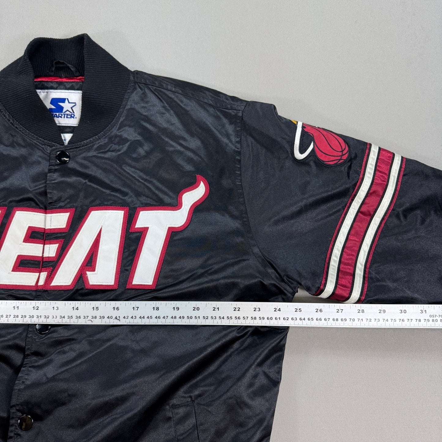 Vintage Starter Miami Heat Jacket Bomber NBA mens Large Black Red Lining