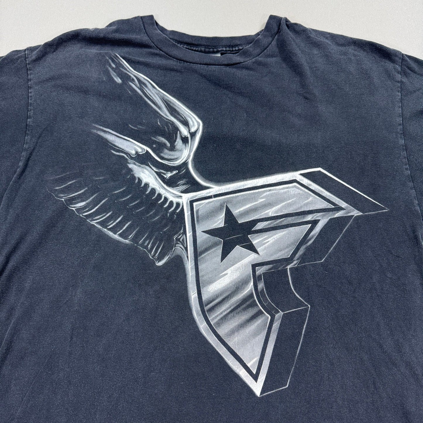 VTG 2000's Famous Stars and Straps Giant Logo Print Tee Faded Y2K Travis Barker