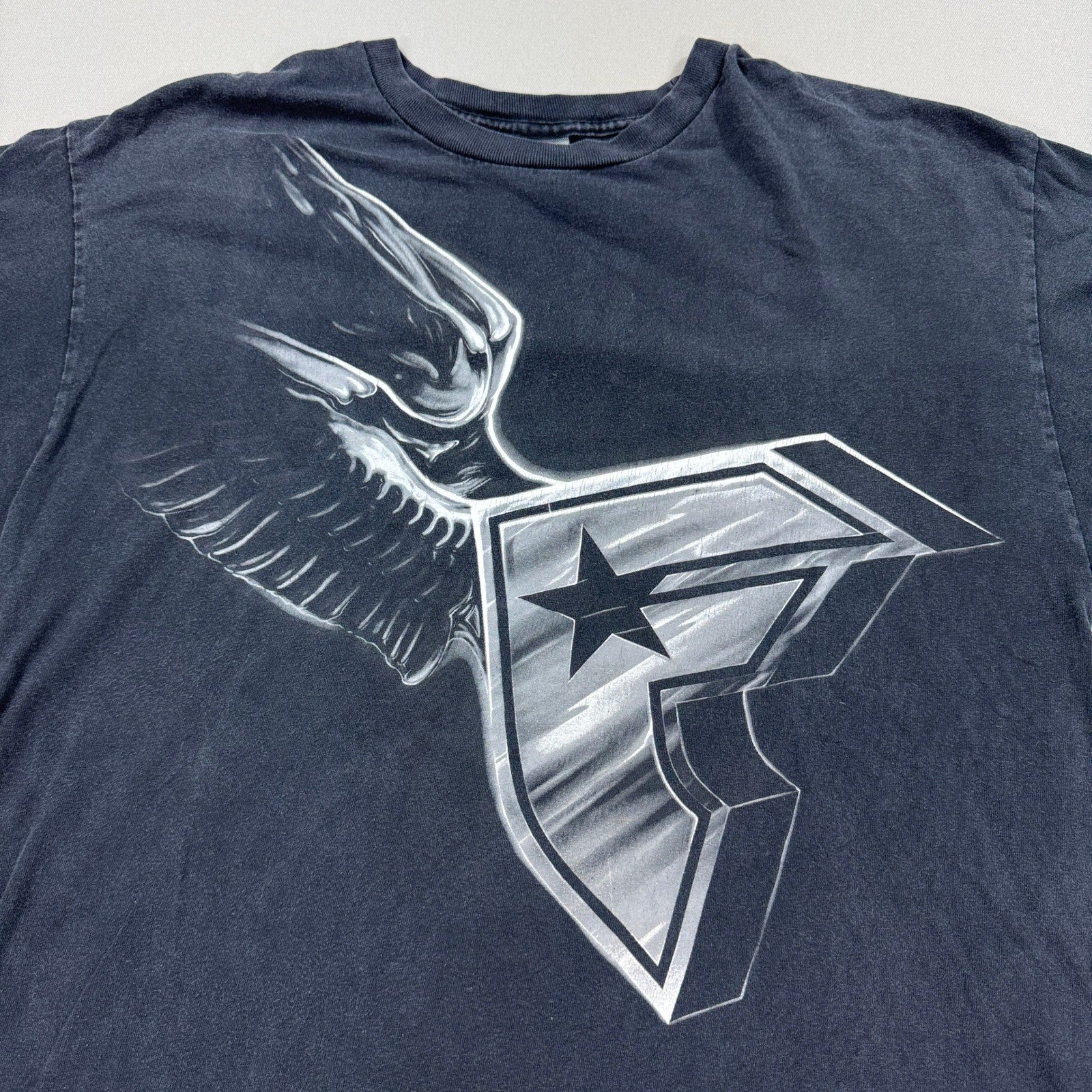 VTG 2000's Famous Stars and Straps Giant Logo Print Tee Faded Y2K Travis Barker