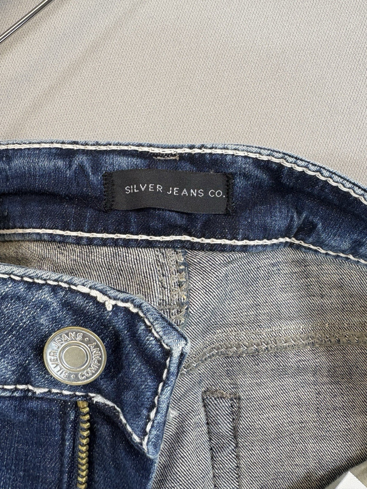 Silver Jeans Co Avery Slim Boot Jeans Womens Size 26x37 Blue Denim Ripped