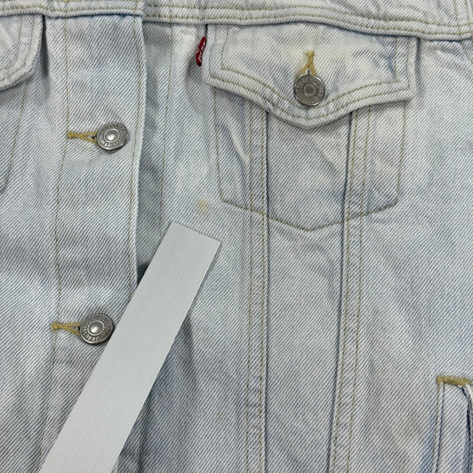 Levis Denim Trucker Jacket Womens XL Light Wash Classic Fit Embroidered Sleeves