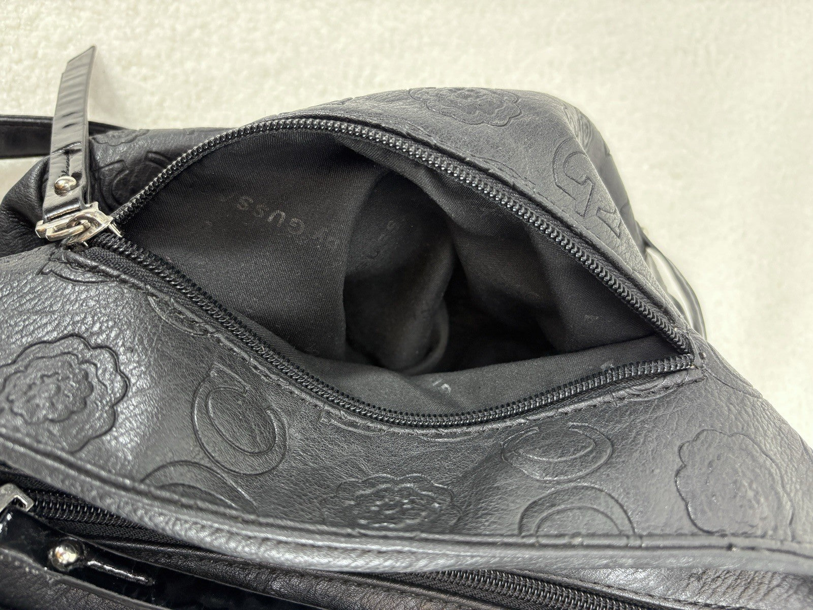 Vintage GUSSACI Black Handbag Full Zip Adjustable Leather