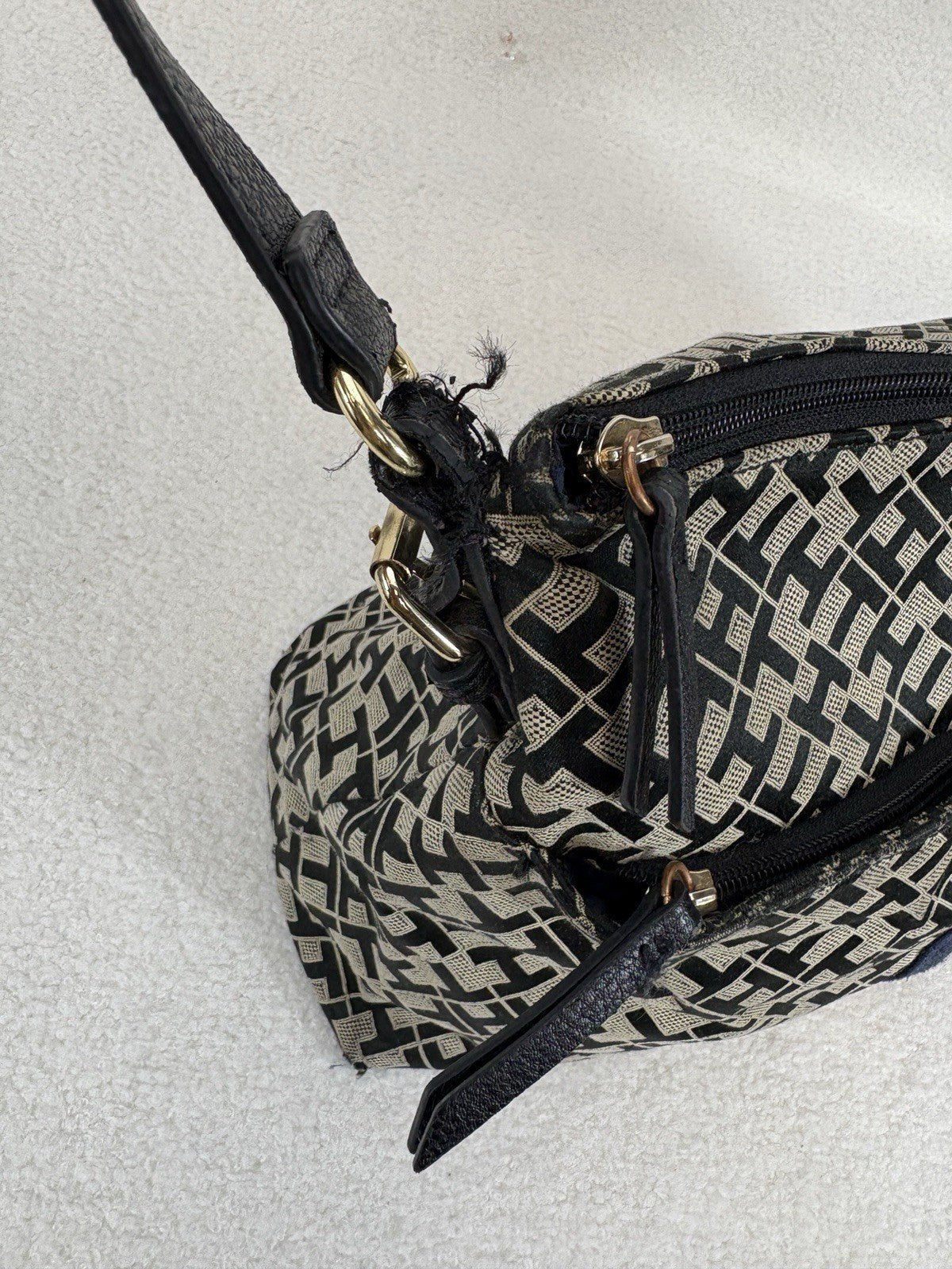 Tommy Hilfiger Mira Signature Logo Print Womens Shoulder Bag