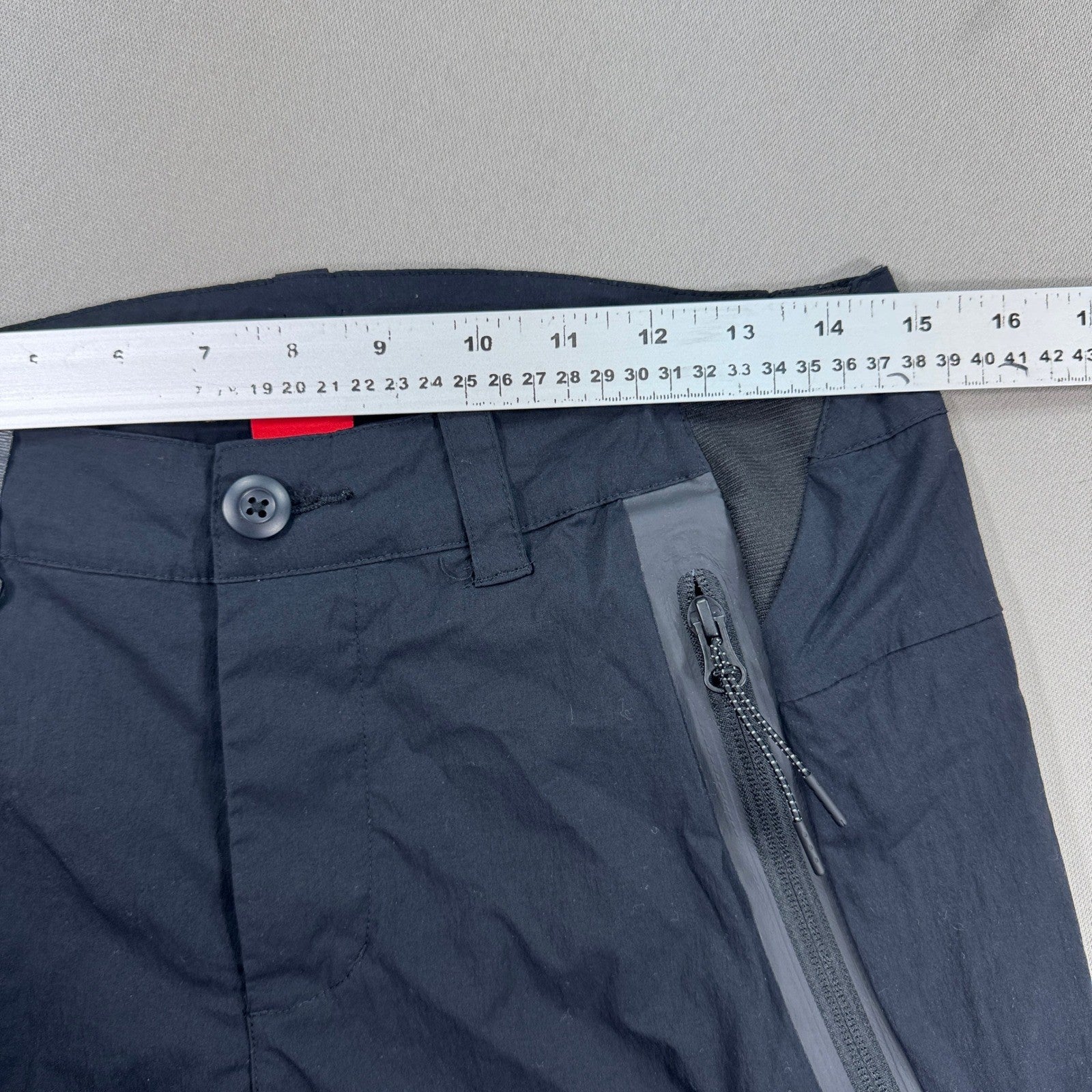 Nike Sportswear Shorts Tech Bonded Woven mens Medium Navy Blue Zipped Pockets