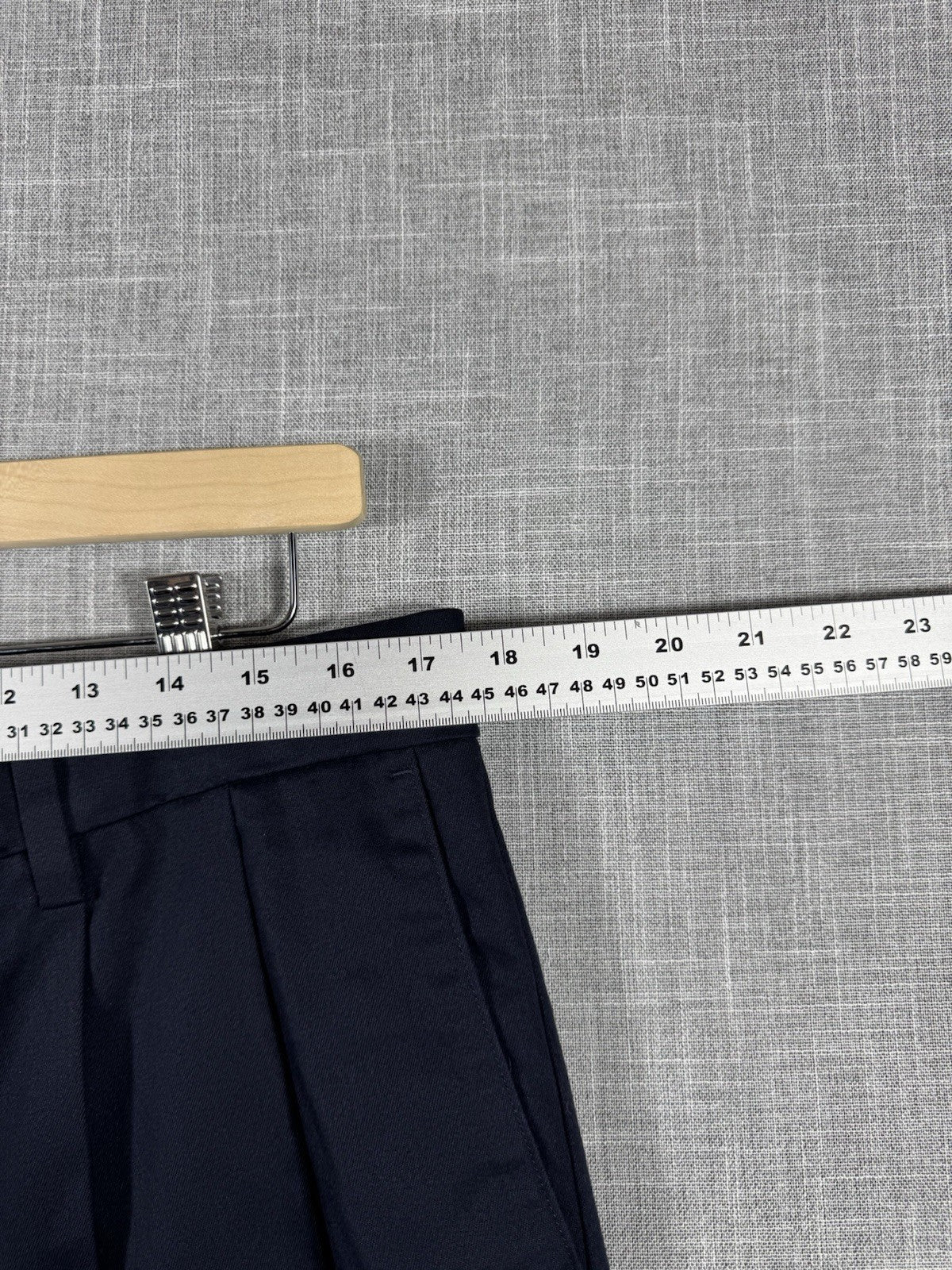 Dockers mens Classic Fit Khaki Stretch Pants Navy Blue 36x30 Brand New