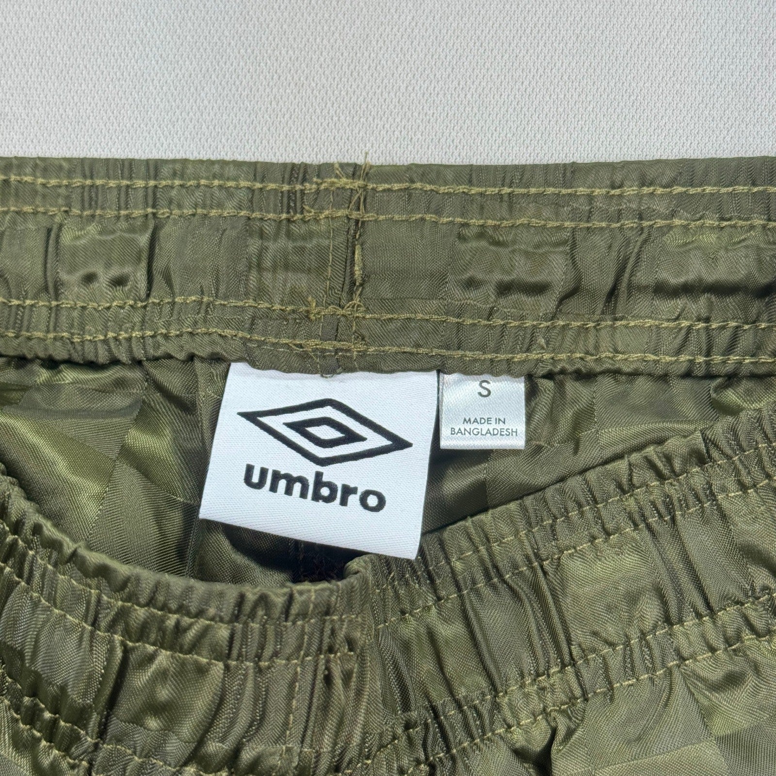 NEW Umbro Soccer Shorts Womens Small Burnt Olive Checkered Stretch Waistband