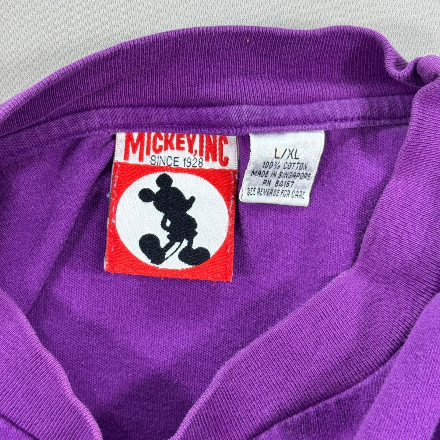 Vintage Walt Disney Goofy T-Shirt mens L/XL Purple Crewneck Pockets Embroidered
