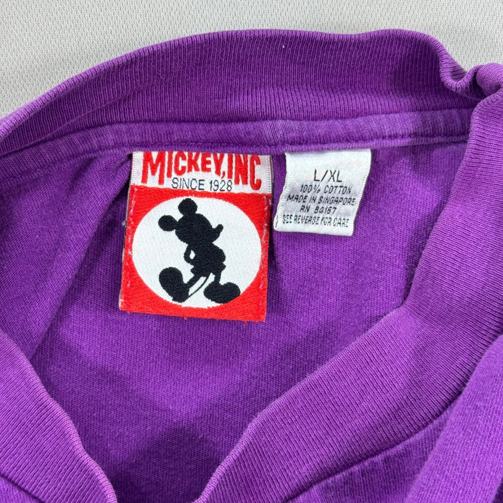 Vintage Walt Disney Goofy T-Shirt mens L/XL Purple Crewneck Pockets Embroidered