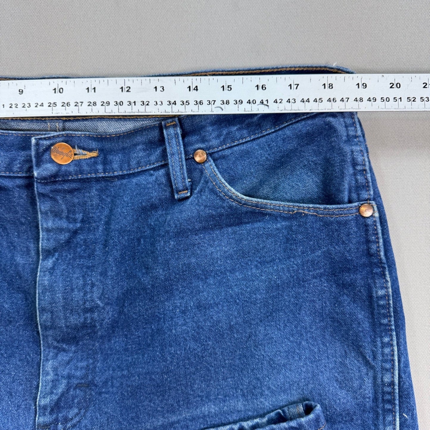 Wrangler 936PWD Jeans mens 38x30 Blue Denim Straight Leg Light Wash Regular Fit