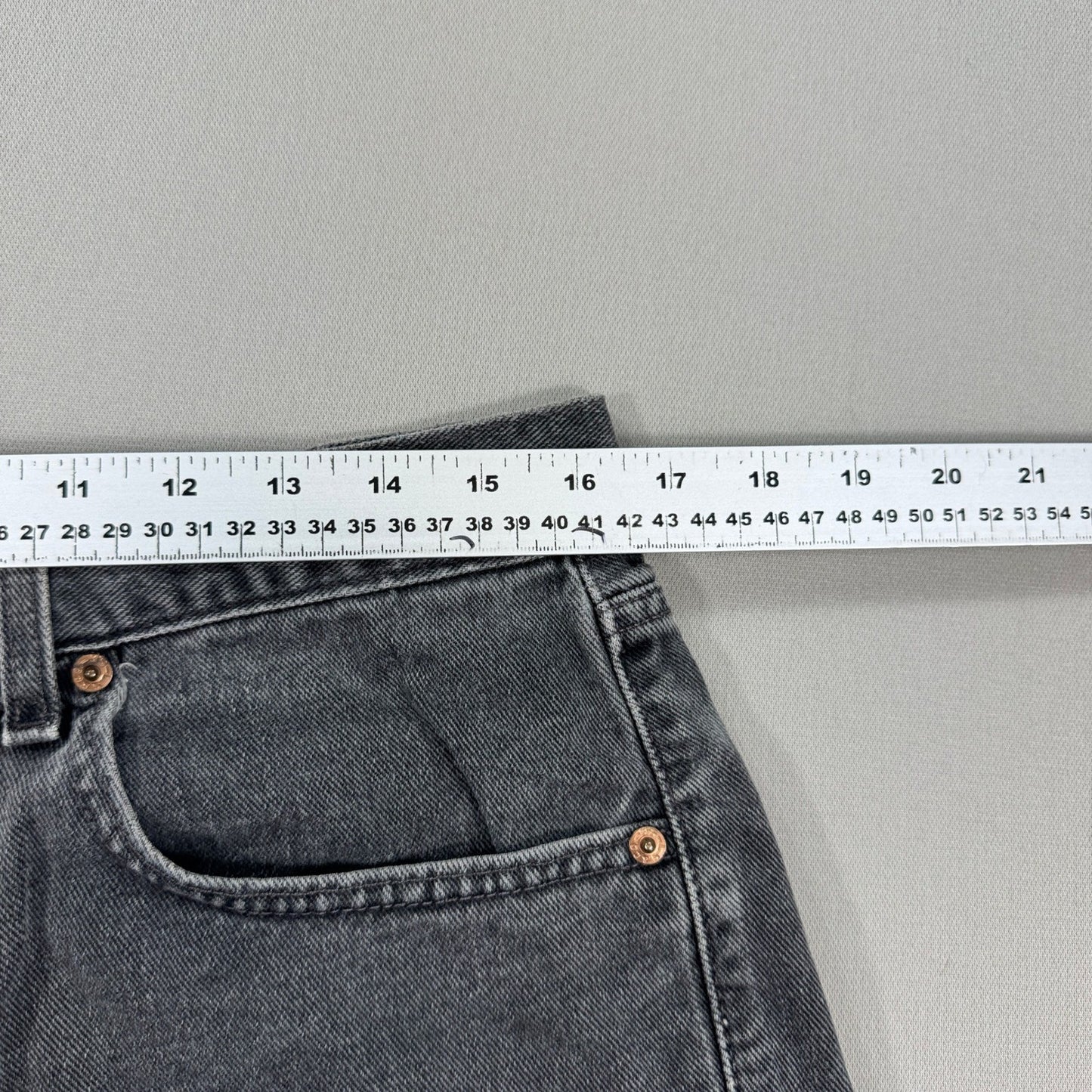 Vintage Levis Cut Off Shorts Sz 34 Fits 32 550 Distressed Faded Denim Womens