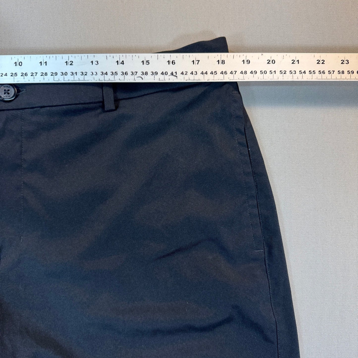 Nike Chino Shorts mens Large Black Golf Tour Dri-Fit Performance Flat Front