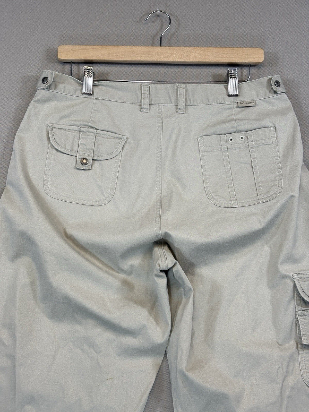Columbia Womens Adjustable Cuffs Off White Capri Pants Cargo Pockets Size 12