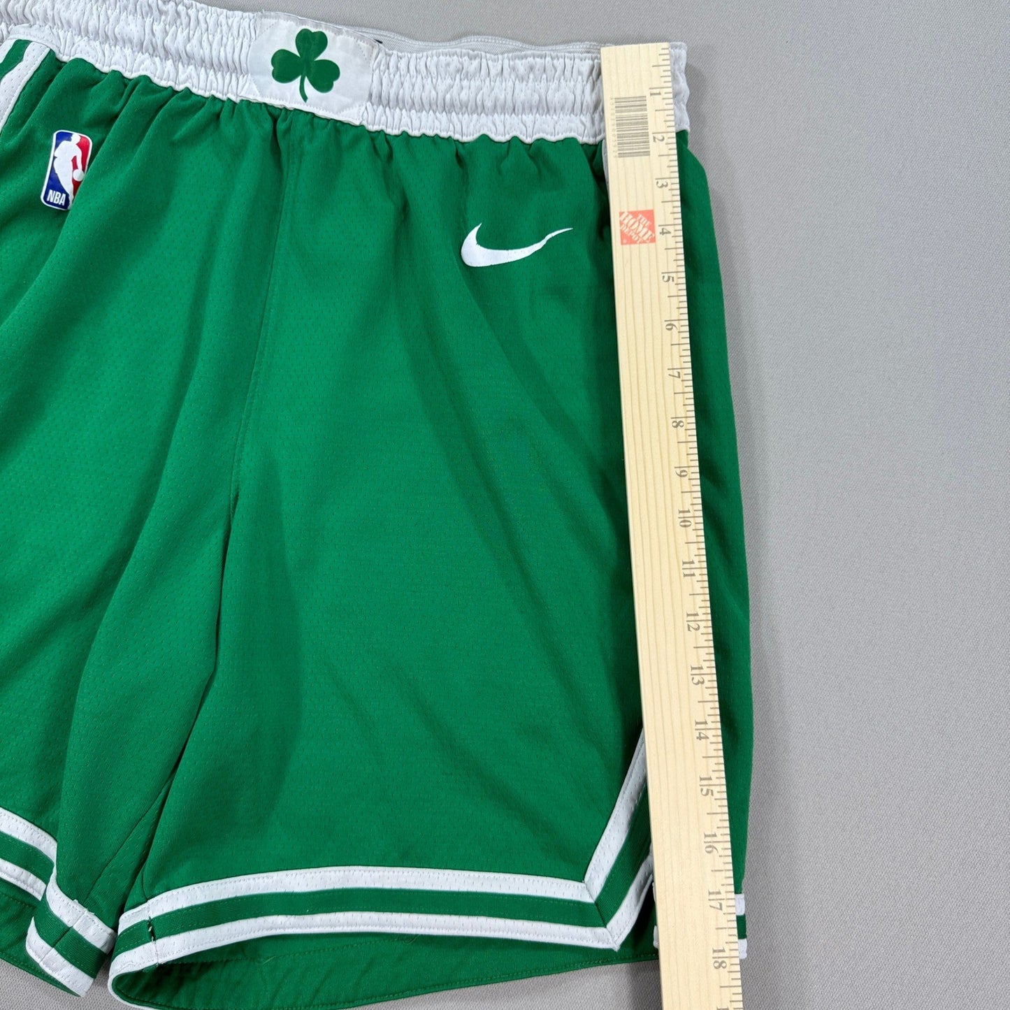 Boston Celtics Shorts Icon Edition NBA Swingman Nike Dri-Fit mens Size 38 Green