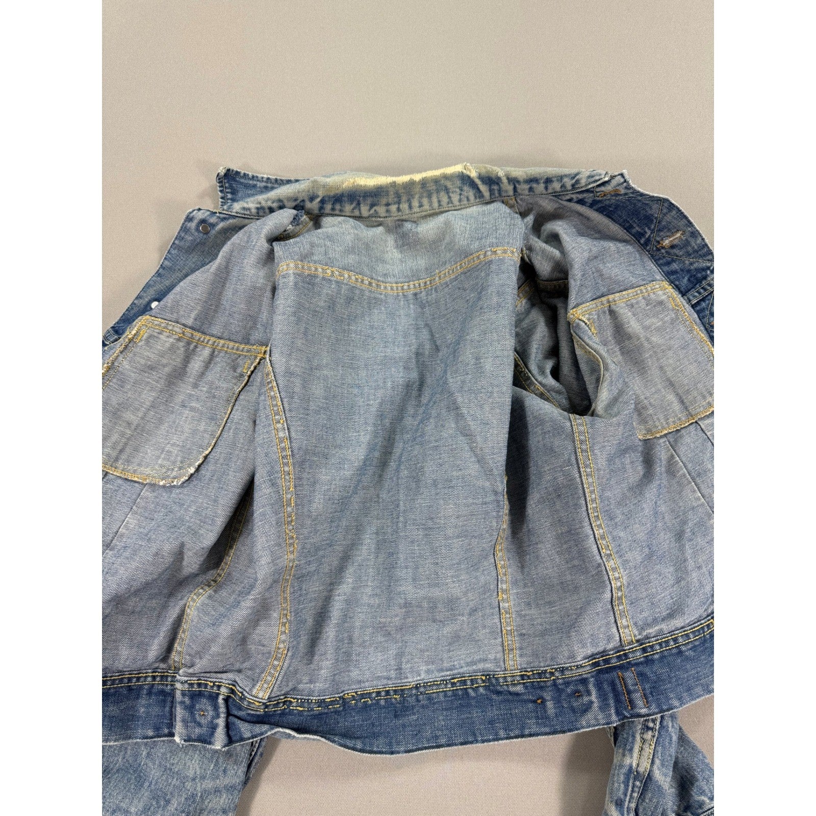 Vintage Lee Trucker Jean Jacket mens Large Blue Denim Stonewash USA Made