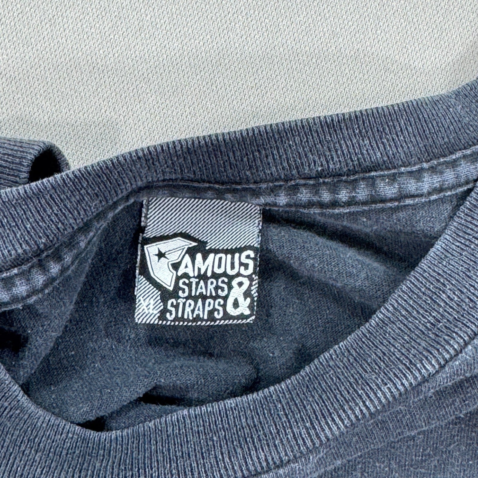 VTG 2000's Famous Stars and Straps Giant Logo Print Tee Faded Y2K Travis Barker