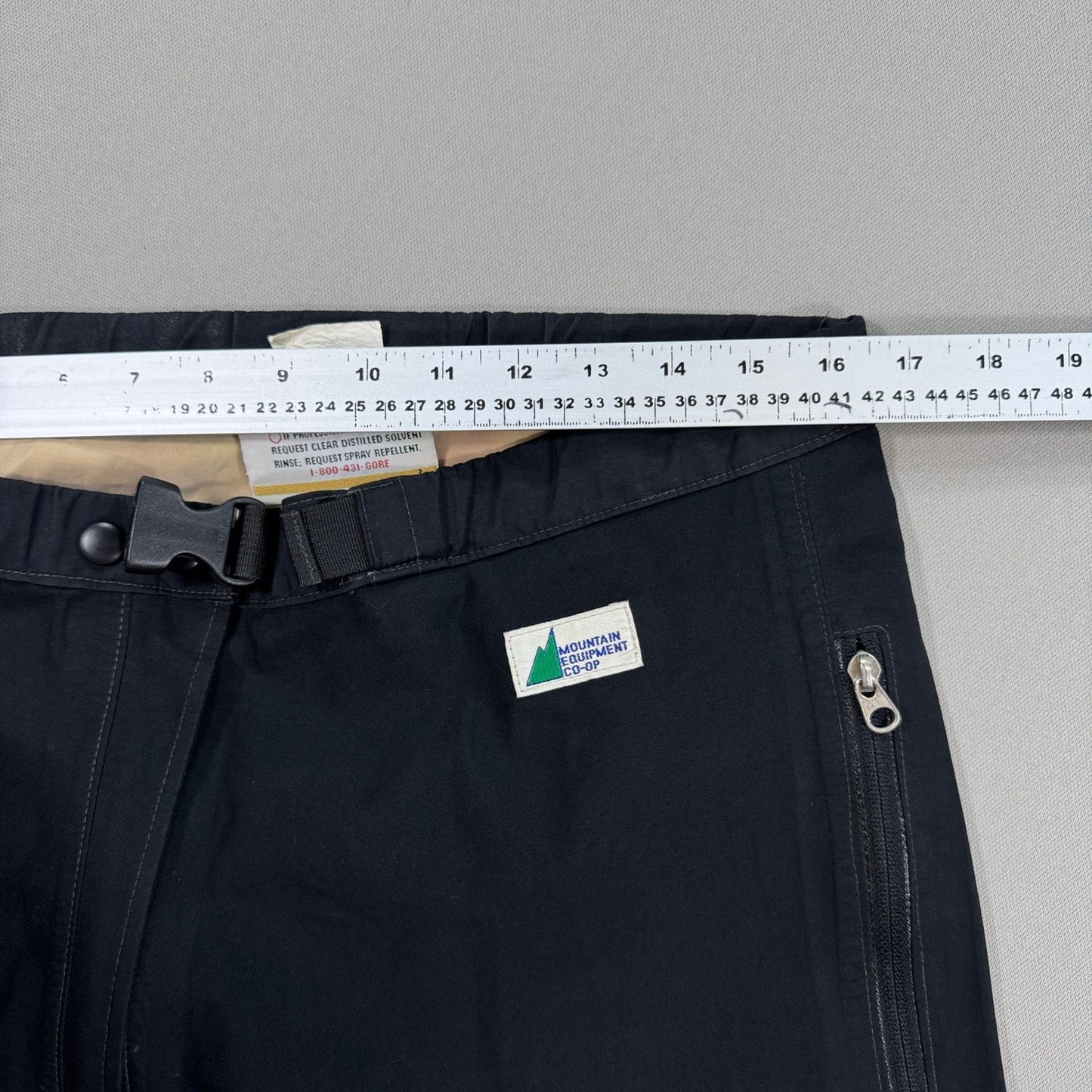 Mountain Equipment Co Gore Tex Pants Mens M Black Regular Fit Hiking Ski MEC