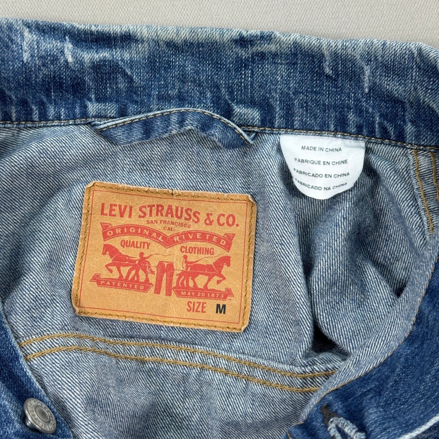 Levi's Type 3 Jean Trucker Jacket mens Medium Denim Medium Wash Red Tab Pockets