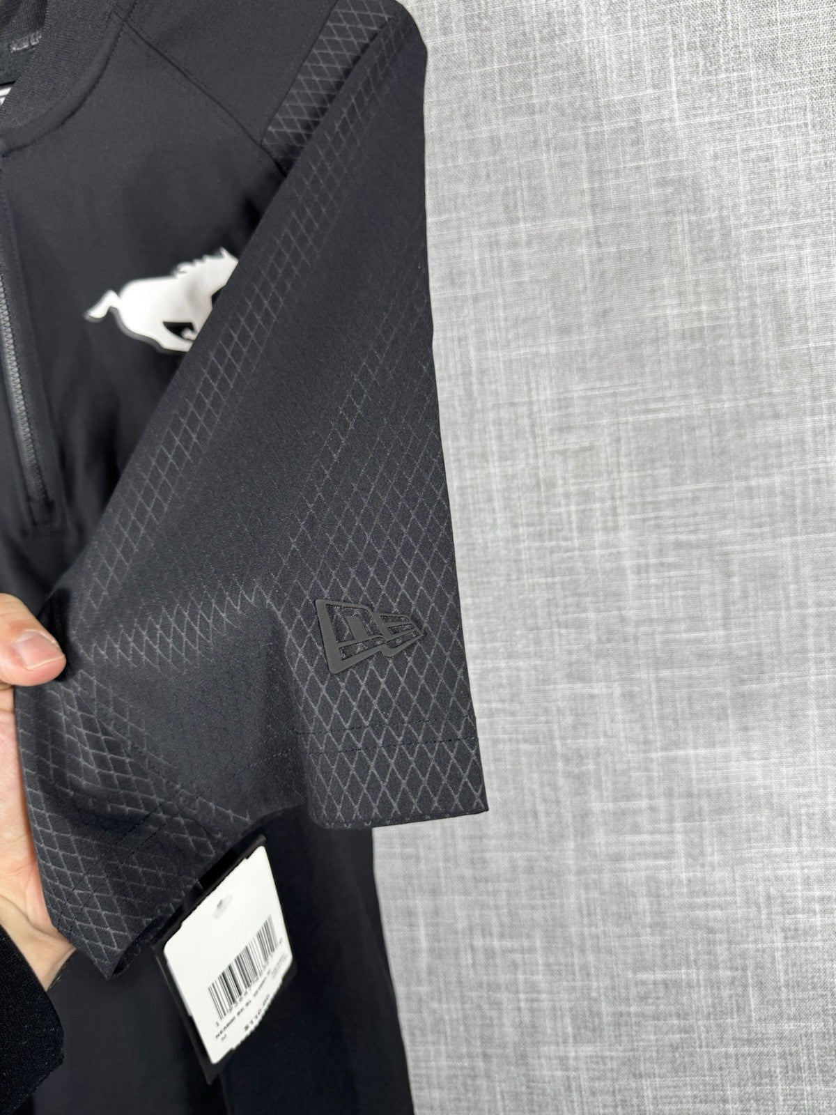 New Era Team Issued Calgary Stampeders Mens M 1/4 Zip Pullover CFL New $110 Msrp