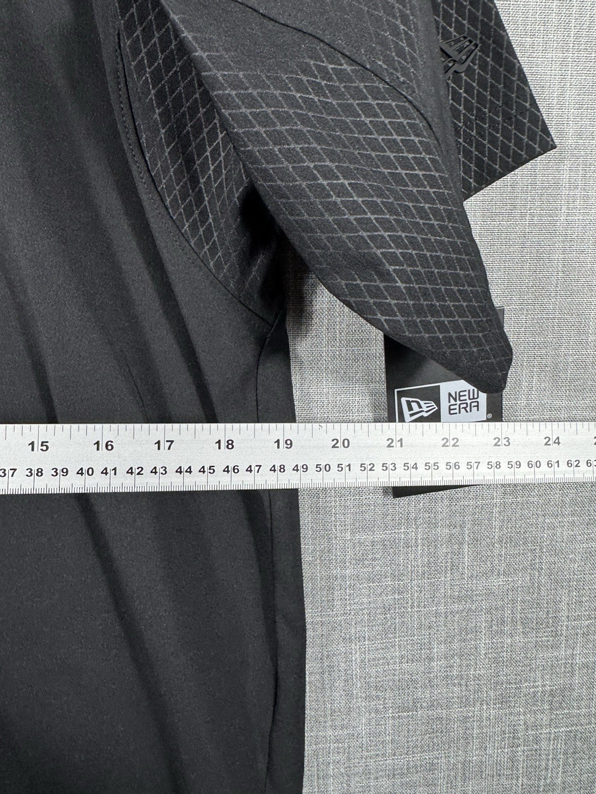 New Era Team Issued Calgary Stampeders Mens M 1/4 Zip Pullover CFL New $110 Msrp