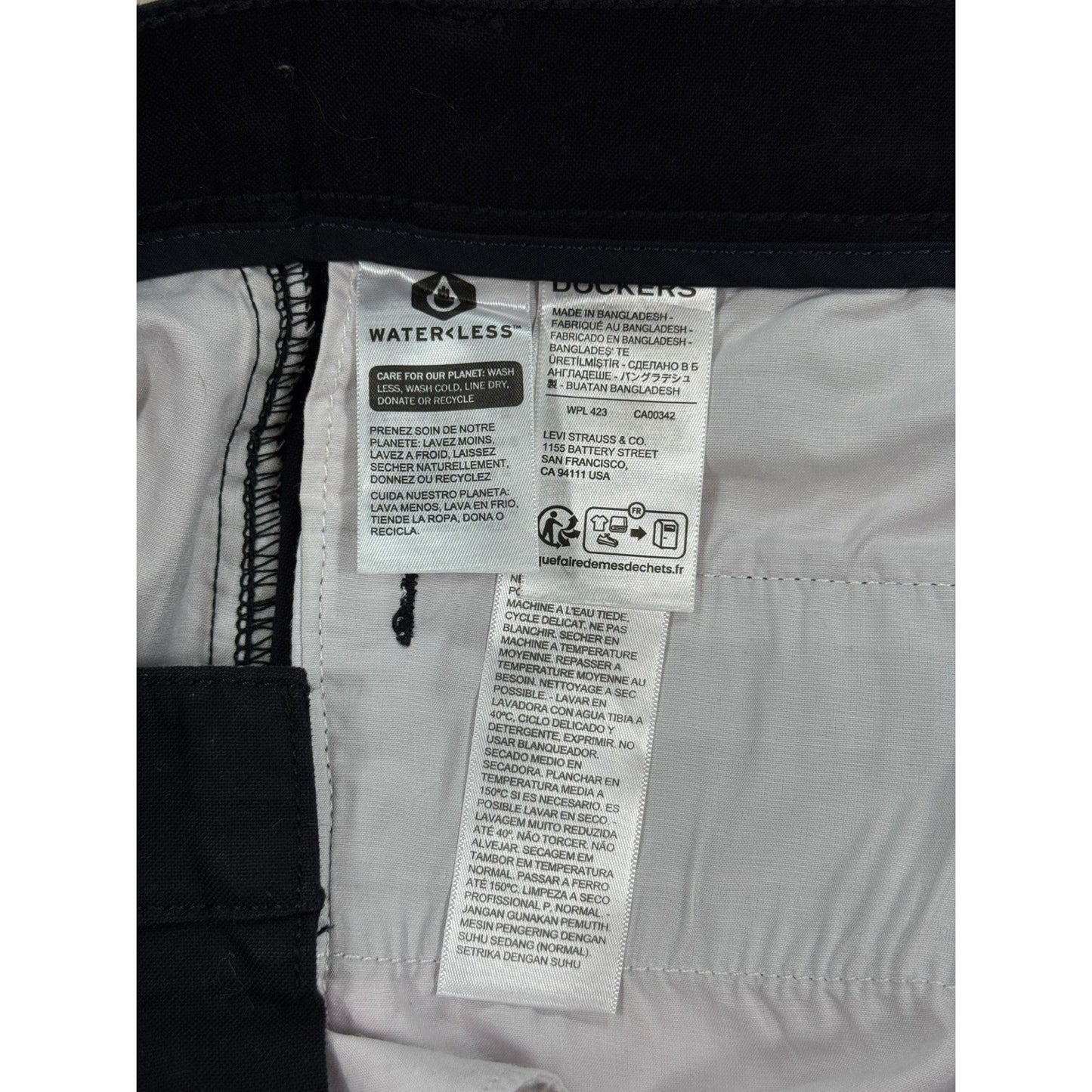 NWT Dockers mens Chino Pants Straight Fit 34x32 Black Casual - Read Description