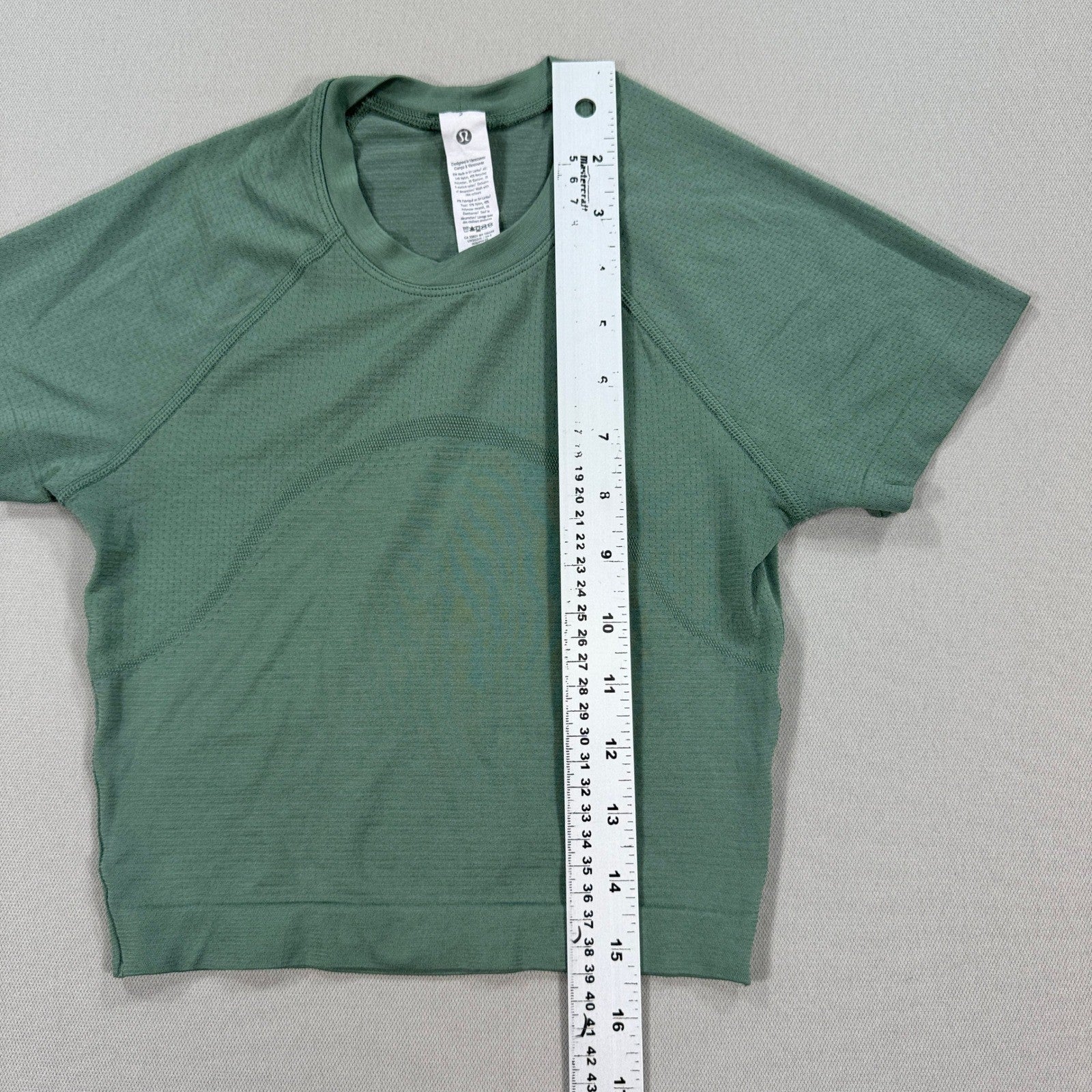 Lululemon Swiftly Tech 2.0 Cropped Short-Sleeve Shirt Womens Size 2 Sage Green